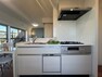 キッチン ホワイトを基調とした清潔感のあるキッチン。使い勝手の良い設備のキッチンで効率よくお料理ができます。