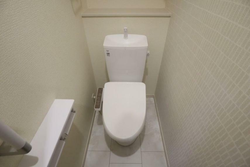 トイレ 各階にトイレがあります 夜間に階段を使わずに済むので便利ですね