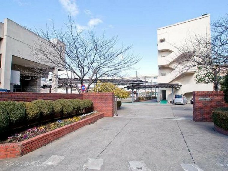 中学校 横浜市立西柴中学校 学校教育目標:共に学び、たくましく、豊かな心を持った生徒を育てます