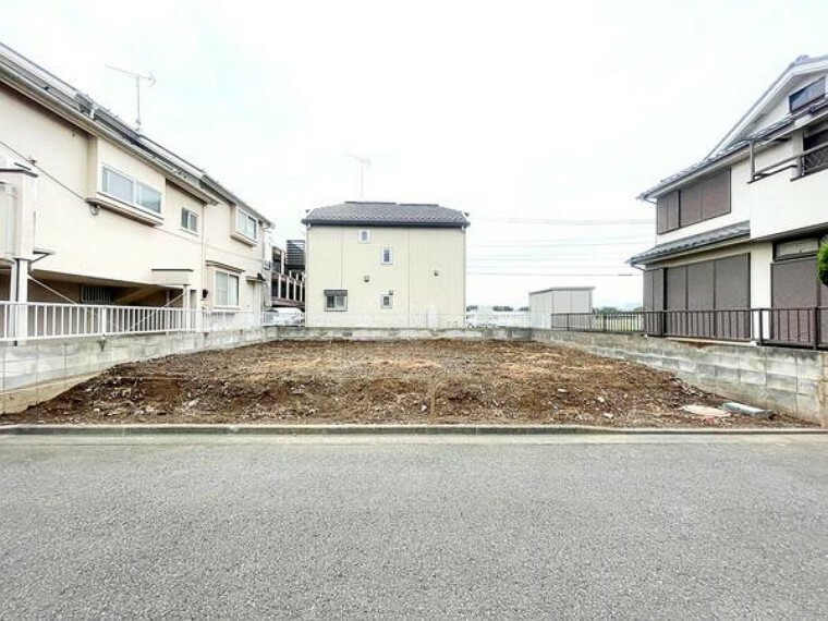 外観・現況 「整形地」では、敷地面積を有効に活用した設計プランが立てやすく、家が建てやすく扱いやすい形状のため需要が高く、将来売却する際にも買い手が付きやすく、流動性が高いこともメリットにあげられるのです。