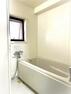 浴室 1418のゆったりサイズの浴室となっております。小窓があるので換気が出来るのがありがたいです。