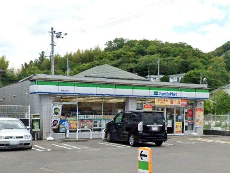 コンビニ ファミリーマート高知万々店