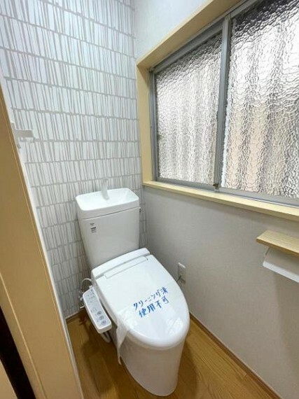 トイレ 明るく清潔感のあるウォシュレットトイレです