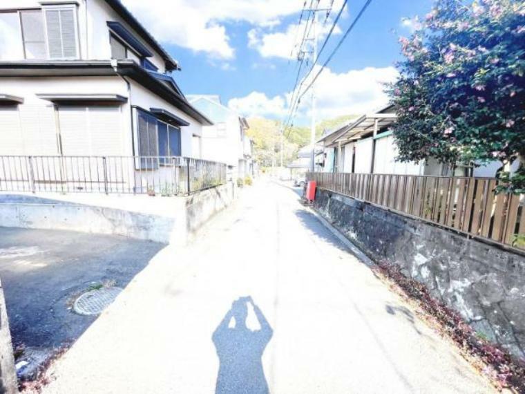 現況写真 現地前面道路です。ぜひ現地をご覧ください。