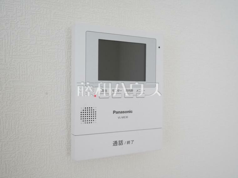 防犯設備 4号棟　TVモニター付インターホン　【日野市新町4丁目】 訪問者がひと目でわかるカラーTVモニターホン