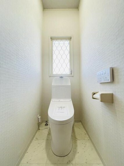 トイレ 採光窓は換気にもなって清潔な空間を保てます＾＾