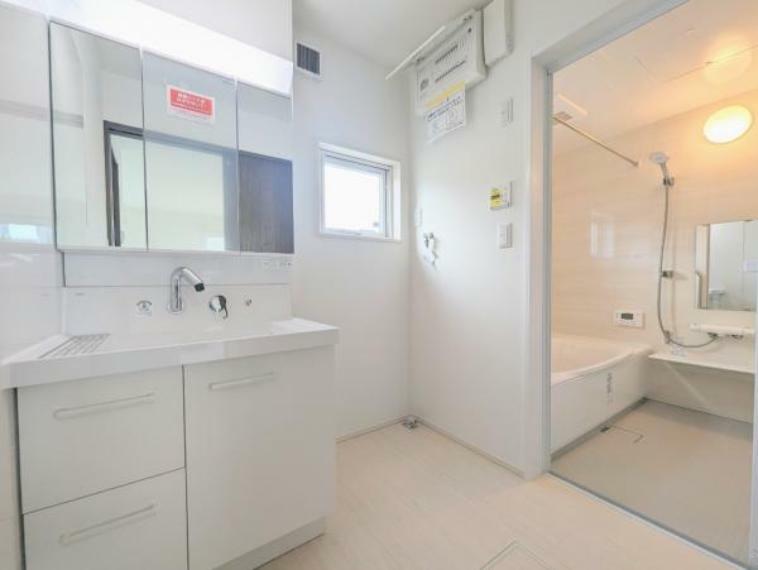 ランドリースペース 洗面室・浴室はキッチンと行き来がしやすい位置にあり動線良好！