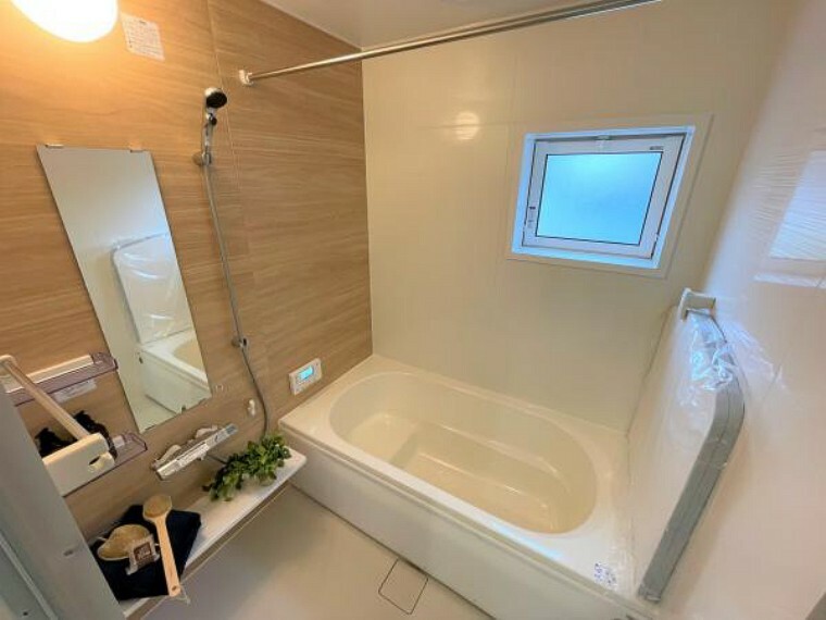 同仕様写真（内観） 【浴室】換気乾燥機付きのユニットバスはゆとりあるリラックス空間。（同仕様）