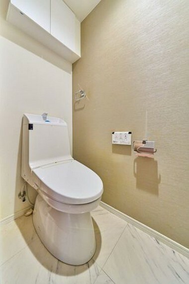 トイレ トイレは 温水洗浄便座付き。