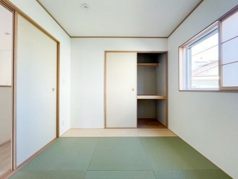 和室 リビングに隣接された和室でう。日本独特の文化は未だに受け継がれ、安心感のあるお部屋となります。