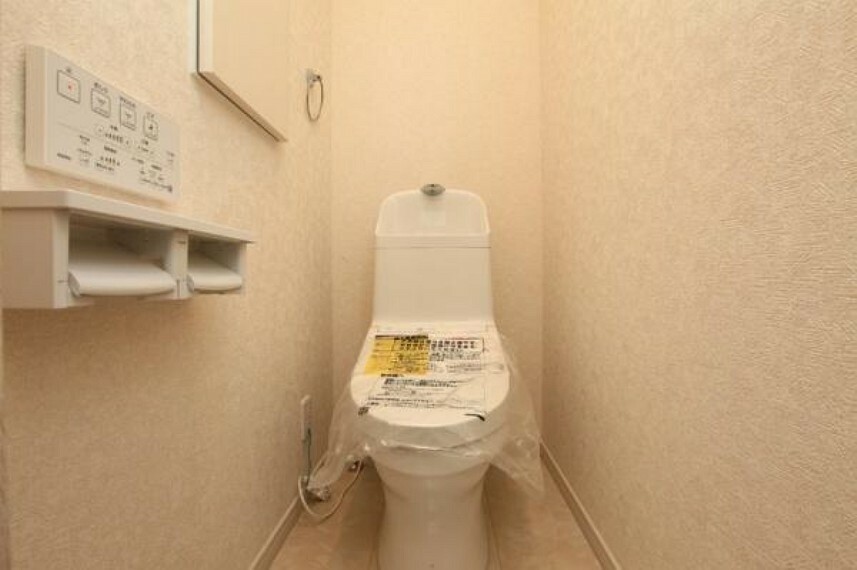 トイレ トイレは1階と2階それぞれにございますので、忙しい時や来客の際もスムーズに使うことができて便利です。