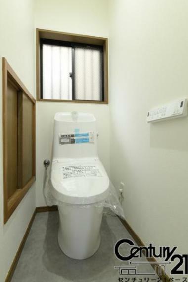 トイレ ■現地撮影写真■温水洗浄便座機能付きのお手洗いです！