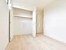 収納 4号棟　納戸　【東村山市恩多町2丁目】各居室にはクローゼットを完備し、家具を置くスペースが確保しやすい設計がされております。　
