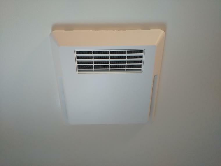 冷暖房・空調設備 浴室暖房乾燥機付きで寒い季節もヒャッっとしない暖かな快適空間に。