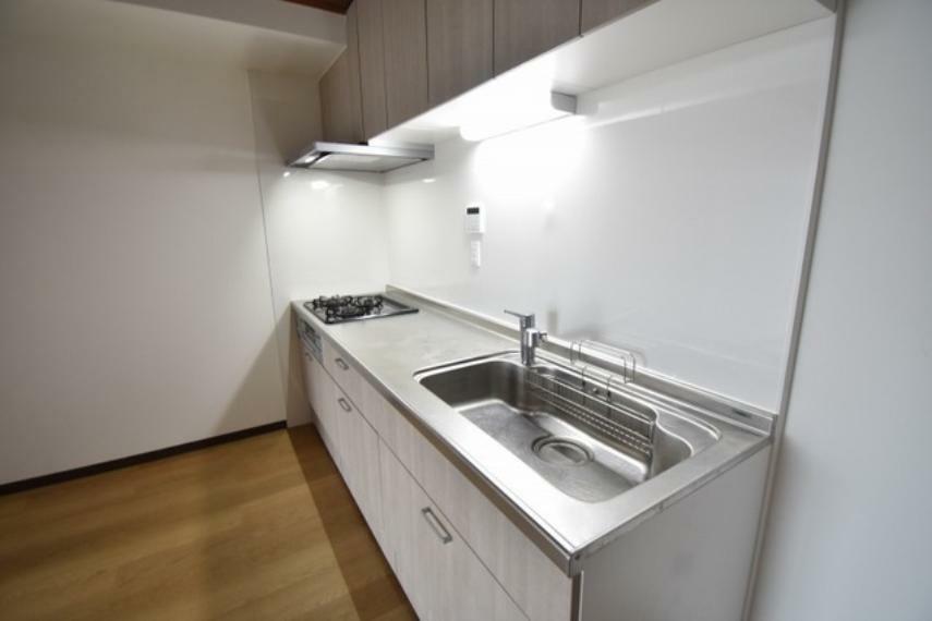 キッチン キッチンは2021年に新規交換済み、収納スペースも確保されています。