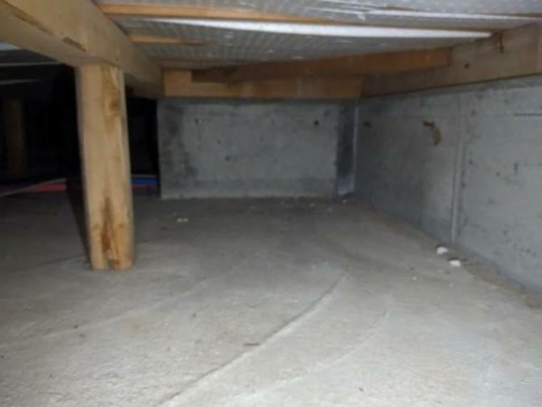 構造・工法・仕様 買取前に床下業者に床下の状態を確認してもらってから買取を行っております。おうちの一番重要な床下の状態をしっかりと確認し、部材交換や補強を行ったうえでのお引き渡しです。
