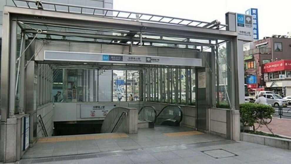 中野坂上駅（東京メトロ 丸ノ内線） 徒歩4分。