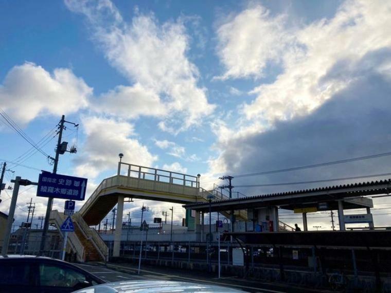 梶栗郷台地駅（JR西日本 山陰本線） 徒歩9分。
