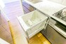 キッチン 【システムキッチン】食器洗浄乾燥機は少量のお湯で循環洗浄が可能。キッチンワークを強力にサポート。