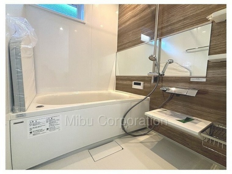 浴室 浴室乾燥機付きユニットバス。浴室には窓もございます。