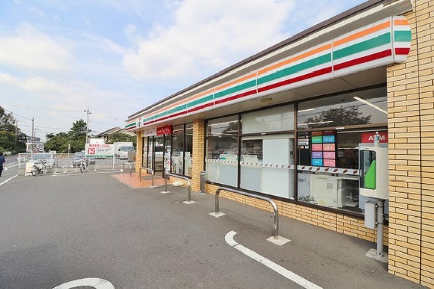 コンビニ セブンイレブン　横浜西八朔町店まで約550m