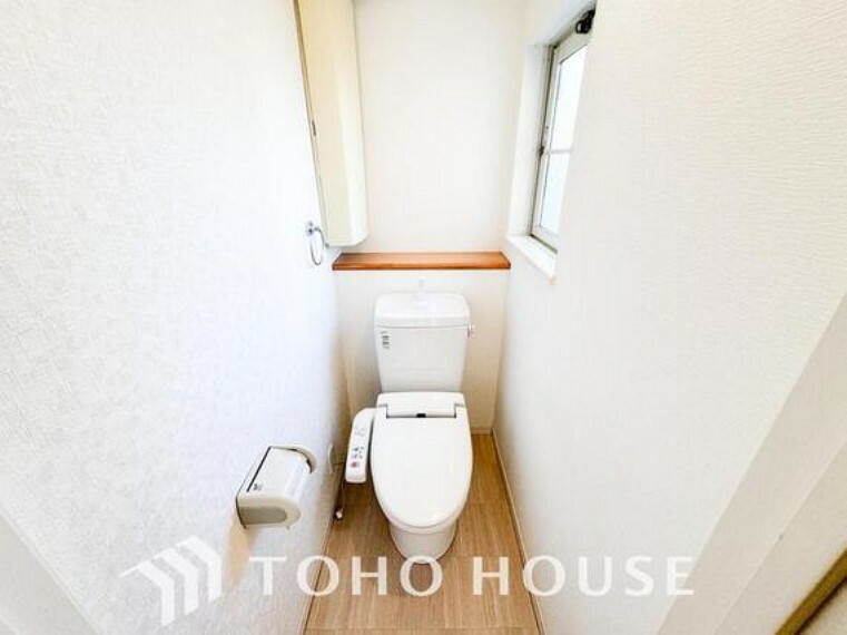 トイレ トイレには快適な温水洗浄便座付。