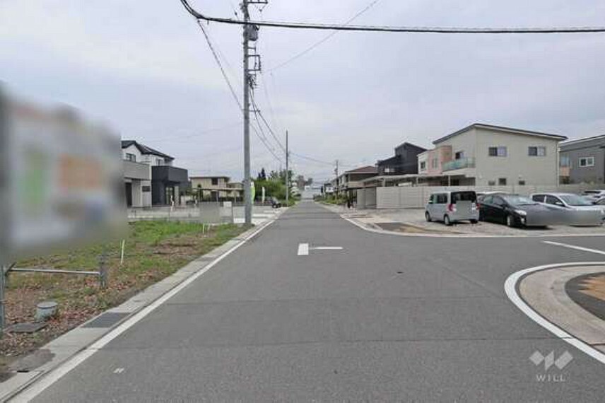 現況写真 物件の南側前面道路（東側から）［2023年6月14日撮影］