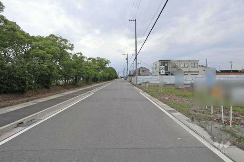 現況写真 物件の南側前面道路（西側から）［2023年6月14日撮影］
