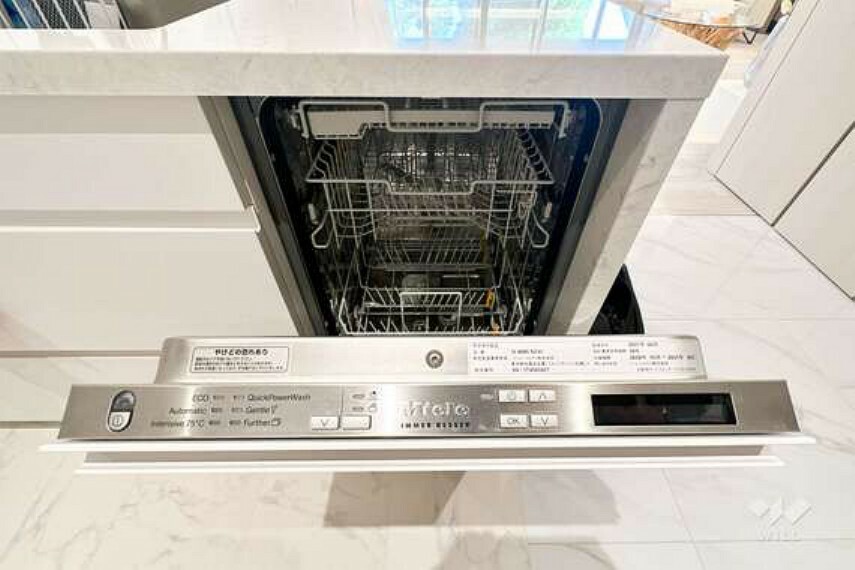 キッチン 食洗機完備なので、洗い物が面倒な方でも大きな汚れだけシンクで流してセットすれば、大幅に時間を節約できます。