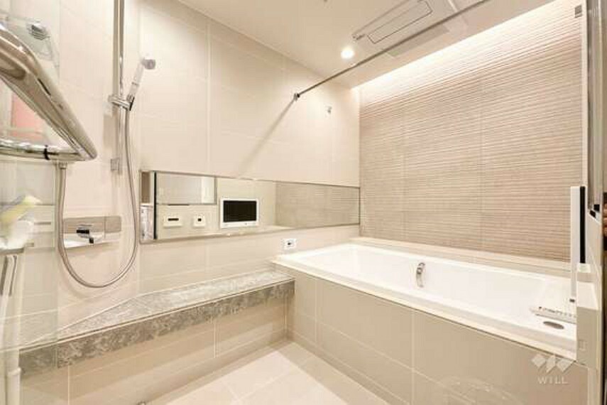 浴室 TV付き浴室。浴室乾燥暖房機・追い炊き機能付きでデザイン性と機能性を兼ね備えたバスルームです。