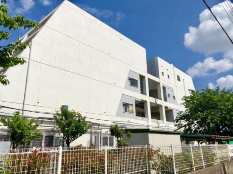 中学校 【中学校】足立区立六月中学校まで923m