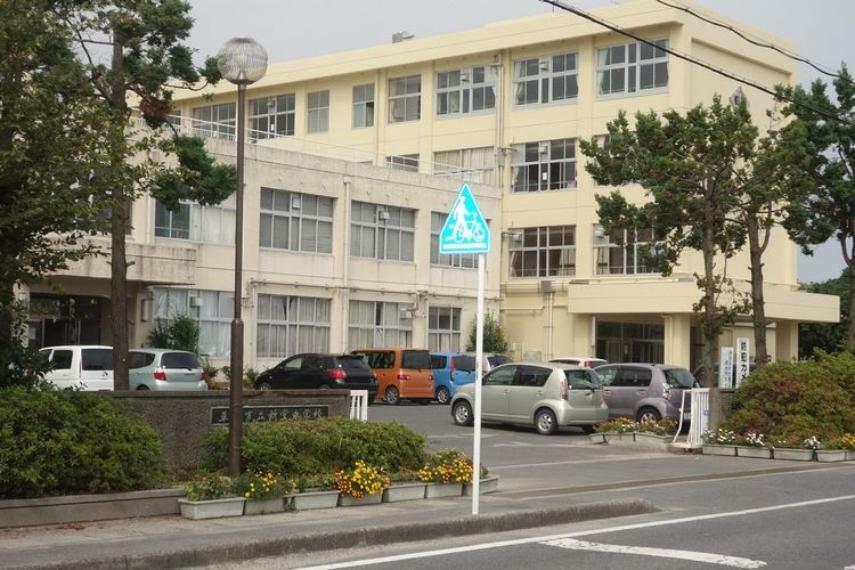 中学校 新堂中学校