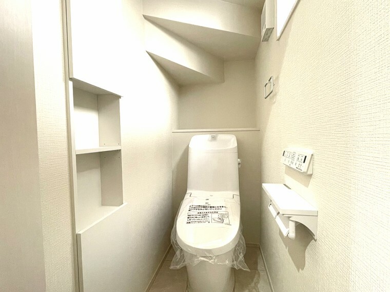 トイレ 西5丁目（1区画）トイレ:　トイレは1Fと2Fに標準装備されています。フチをまるごとなくしたお掃除ラクラクなフチレス形状となっております
