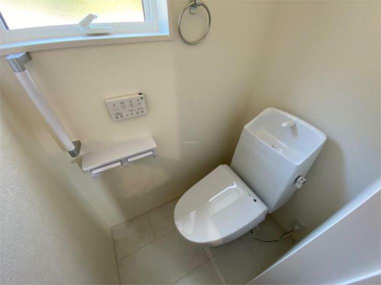 トイレ 2Fトイレ。2階にもトイレがあると便利です