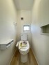 トイレ トイレットペーパーや掃除用品もスッキリ片付く収納スペース付きのトイレ