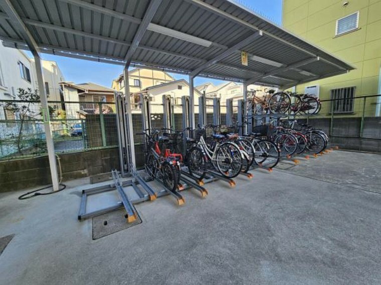 駐輪場 ゆとりのある共有部で自転車の出し入れもらくらく！