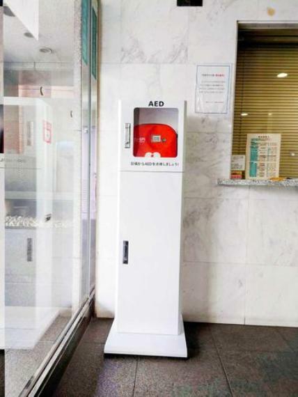 【AED】1階共用部に設置された自動体外式除細動器