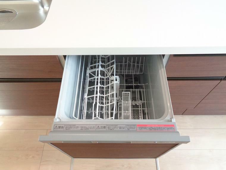 キッチン 忙しい時に便利な食器洗浄乾燥機あります」