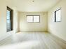 子供部屋 【2階洋室】洋室や各部屋に断熱性に優れた「ペアガラス」を使用。福島の寒い冬も暖かく過ごせます。