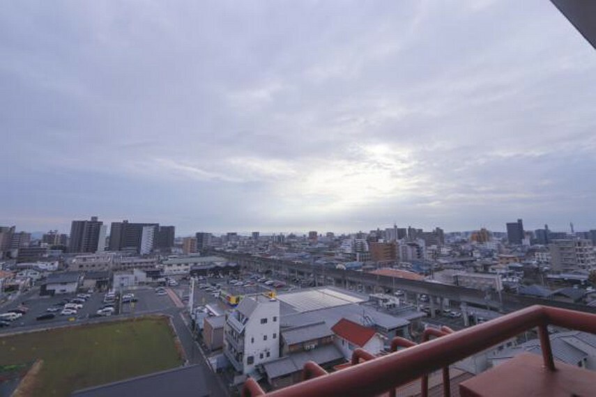 眺望 現地（2023年12月）撮影 リビングバルコニーからの眺望です。