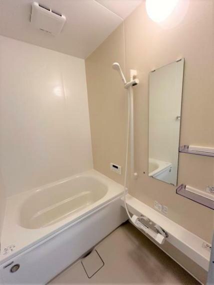 浴室 【リフォーム済】ユニットバスは新品に交換しました。家の雰囲気に合わた色を選択しました。