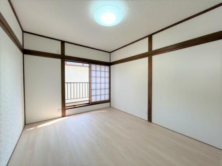 【リフォーム済】2F南東のお部屋です。和洋室になっていて、とてもモダンな雰囲気ですね。