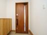 玄関 【同仕様写真】玄関ドアはリクシルの玄関ドアに交換予定です。