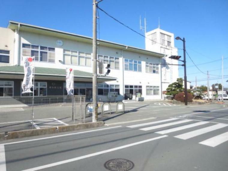【近隣】明和町役場まで約2200m（車で約6分）引っ越しの際には申請することが多いですよね。そんな時はここでまとめて申請することができます。