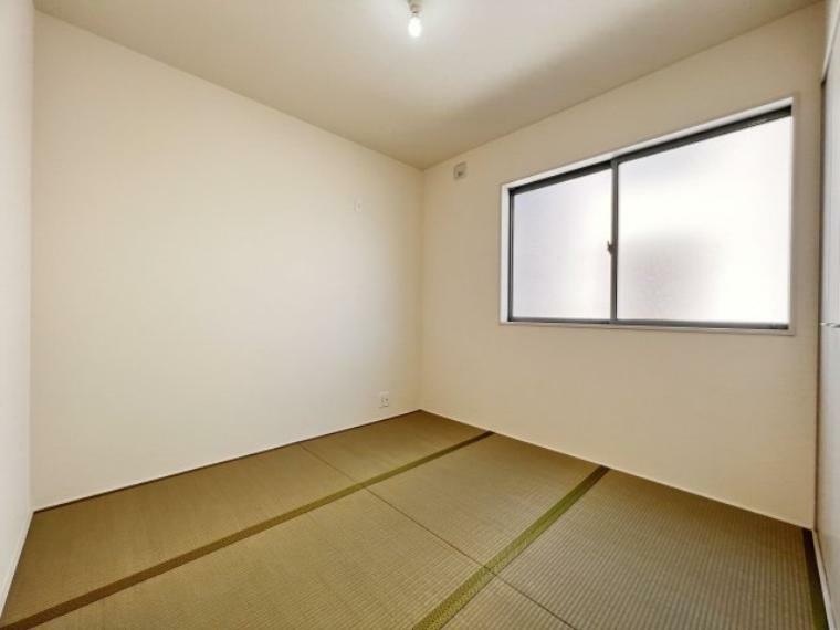 和室 来客時の応接間としても、ゲストルームとしても重宝する和室。日本の文化を感じる空間で大切なゲストをおもてなし。