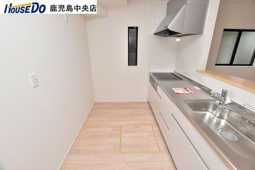 キッチン 【キッチン】床下収納のある調理スペースです！