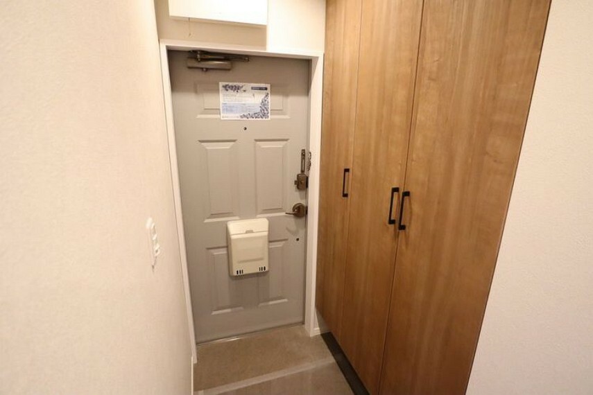 玄関 収納力十分な玄関収納 スッキリとした玄関でお客様をお迎えできますね