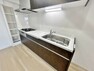 キッチン 清潔感と高級感を兼ね備えたキッチンを数年前に入れ替え済み、広さも十分にあり、動きやすい導線を確保しました。