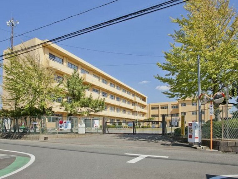 小学校 海老名市立社家小学校　距離約1900m