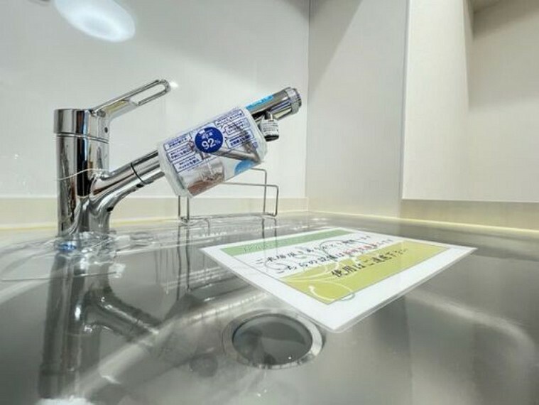 キッチン キレイなお水がいつでも安心して飲める浄水器付き。シンクまわりもすっきりとし水栓のデザインもオシャレ。